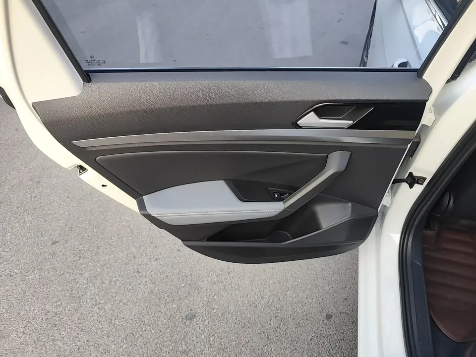 Volkswagen Lavida Lavida 2024 1.5L Automatic Starry Sky 5 Million Edition 2024 — thumbnail 5