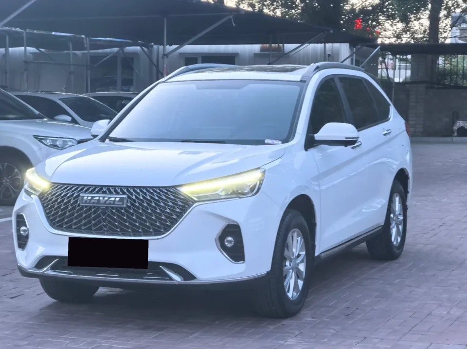 Haval M6 Haval M6 2021 PLUS 1.5T DCT Luxury Intelligent Connection 2022 — photo 1, buy with delivery to Moscow