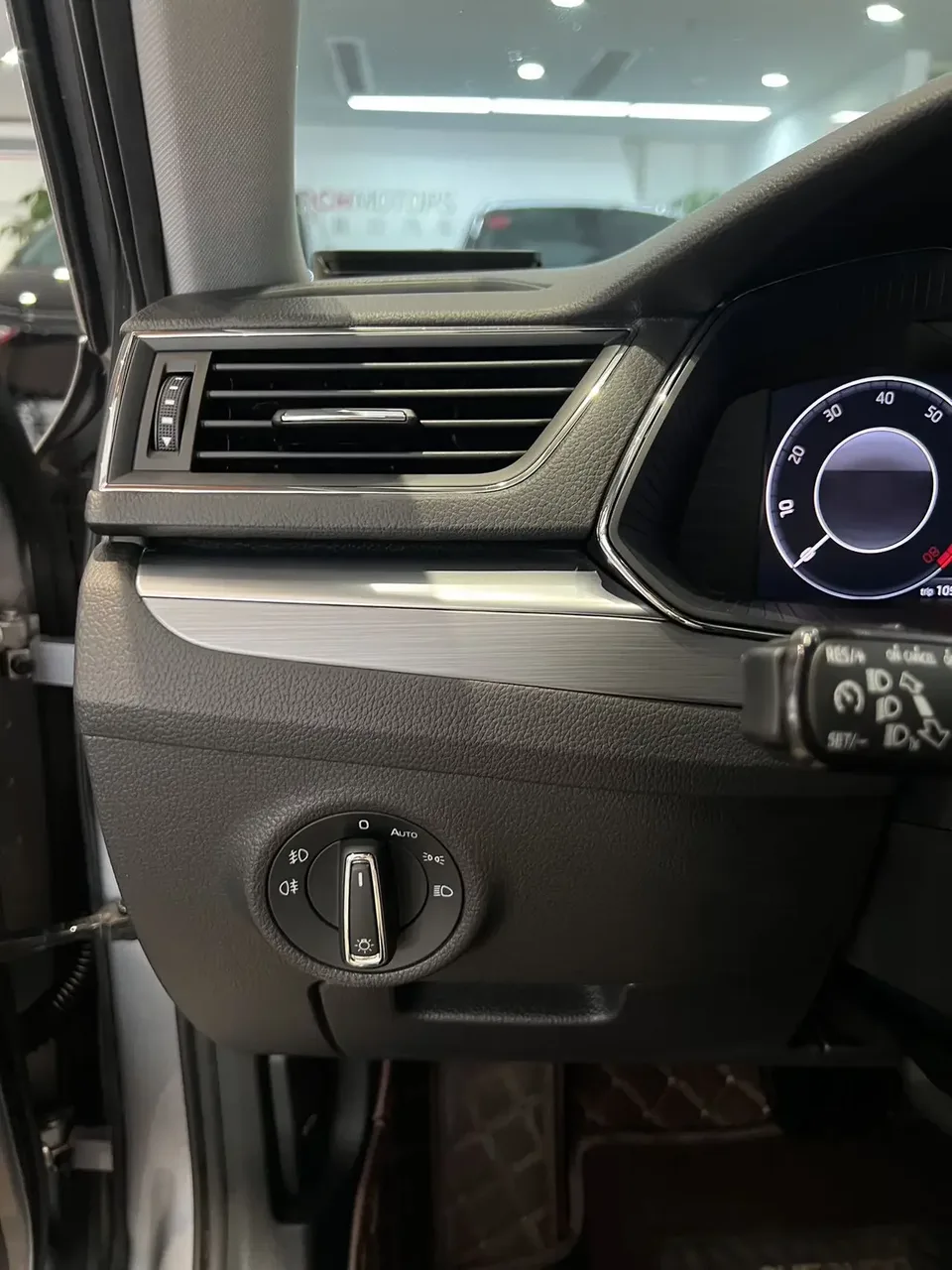 Skoda Superb Speedy 2023 Modified TSI280 DSG Premium Edition 2023 — thumbnail 3