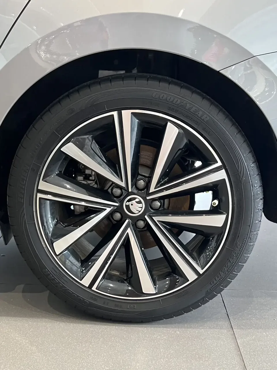 Skoda Superb Speedy 2023 Modified TSI280 DSG Premium Edition 2023 — thumbnail 4