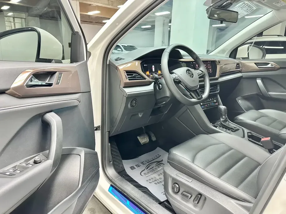 Volkswagen Tharu tuyue 2022 280TSI 2WD Deluxe Edition 2023 — thumbnail 5