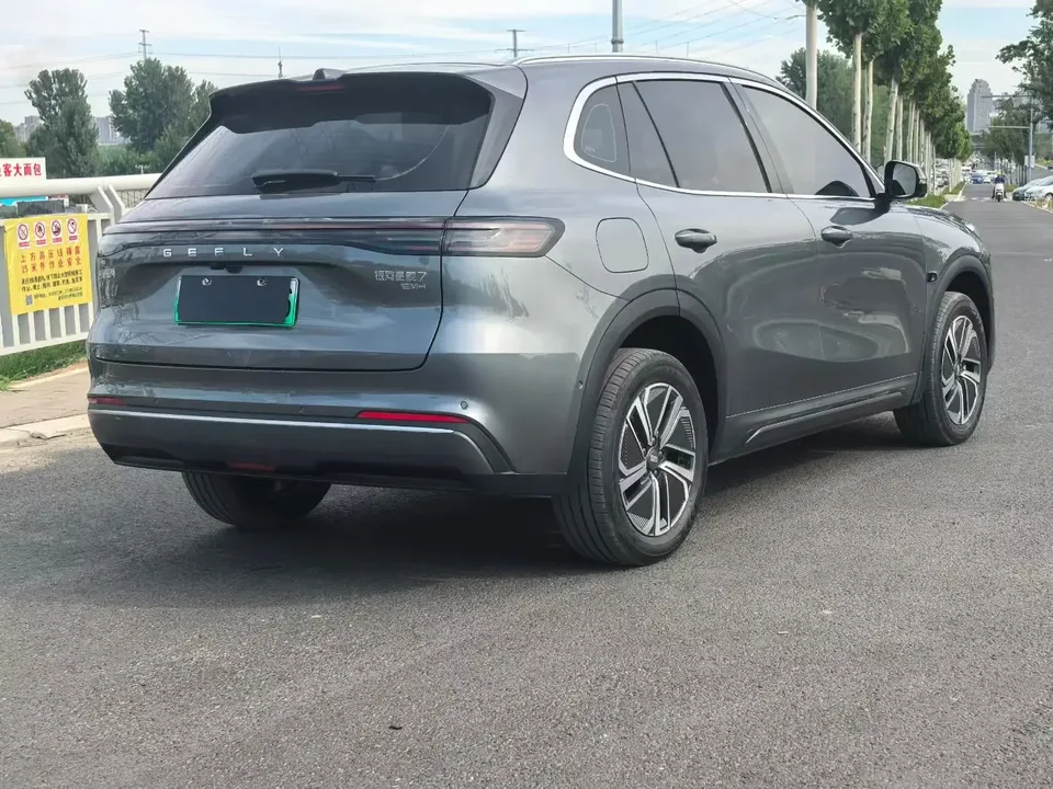 Geely Galaxy Starship 7 EM-i Galaxy Starship 7 EM-i 2025 120KM Pilot Edition 2024 — thumbnail 2