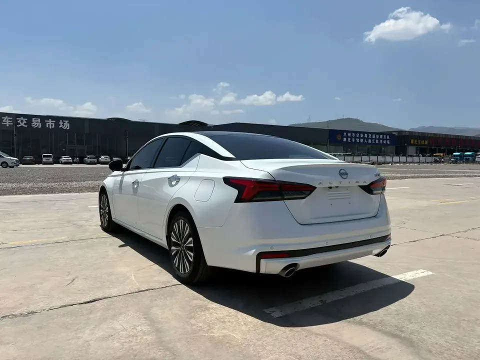 Nissan Altima Sound of nature 2022 2.0L XL-TLS Enjoy Edition 2024 — thumbnail 4
