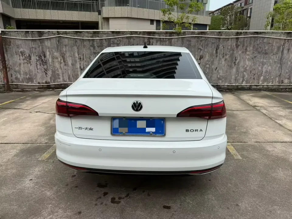 Volkswagen Bora Bora 2021 1.5L Automatic Comfort Smart Connection Edition 2022 — thumbnail 2