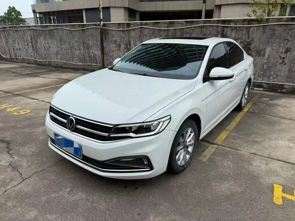Volkswagen Bora Bora 2021 1.5L Automatic Comfort Smart Connection Edition 2022 — photo 1, buy with delivery to Moscow