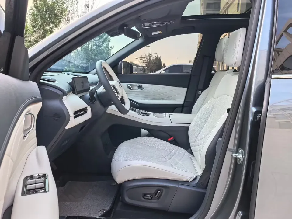 Geely Galaxy Starship 7 EM-i Galaxy Starship 7 EM-i 2025 120KM Pilot Edition 2025 — thumbnail 3