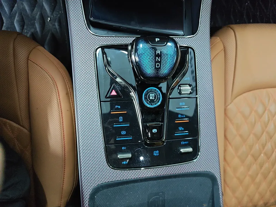 BYD Han DM Chinese DM 2022 DM-i 121KM Premium 2022 — thumbnail 4
