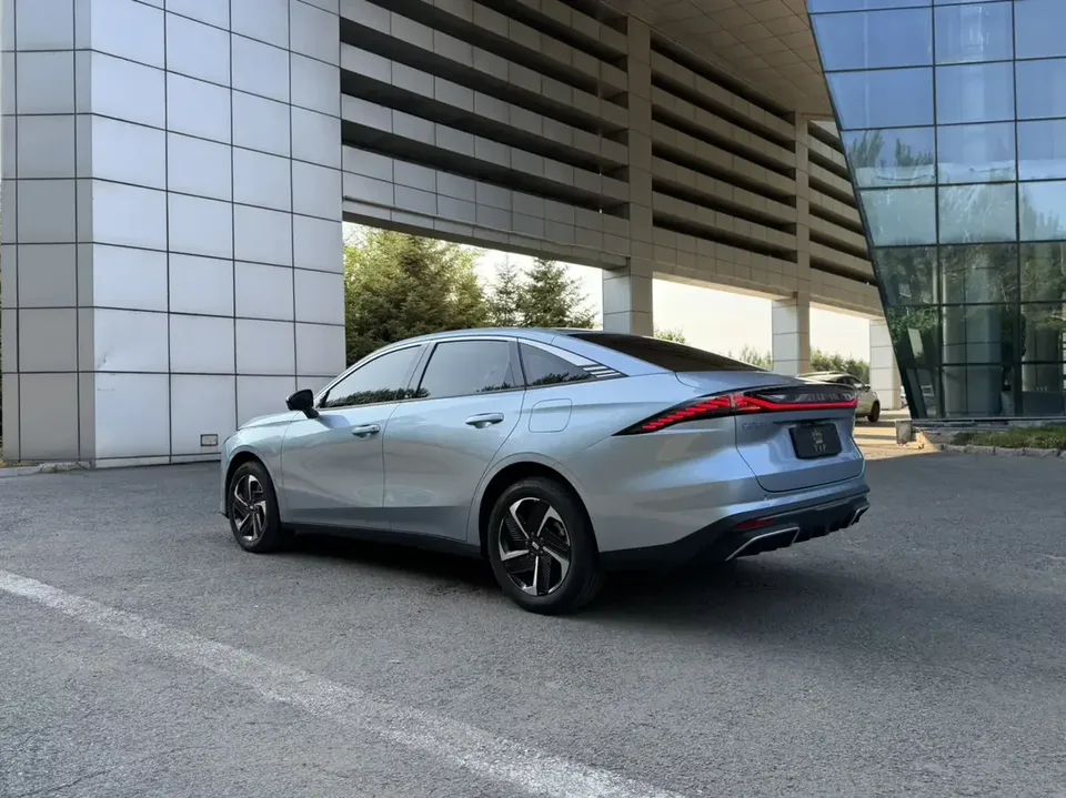 Geely Galaxy L6 Galaxy L6 2025 1.5 EM-i DHT 140KM Starship Edition 2025 — thumbnail 2