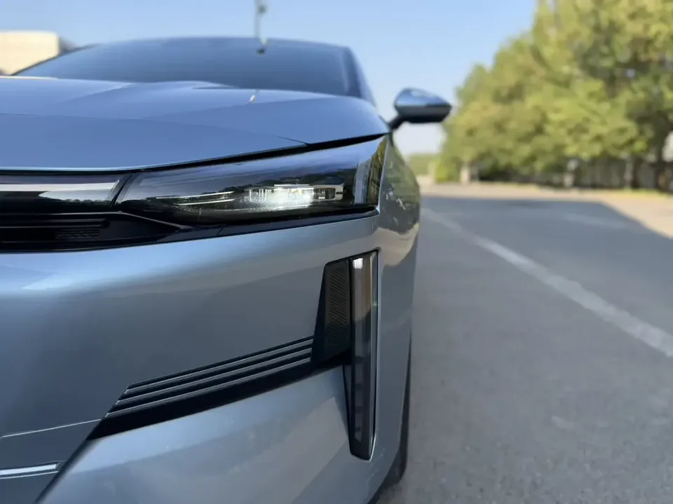 Geely Galaxy L6 Galaxy L6 2025 1.5 EM-i DHT 140KM Starship Edition 2025 — thumbnail 3