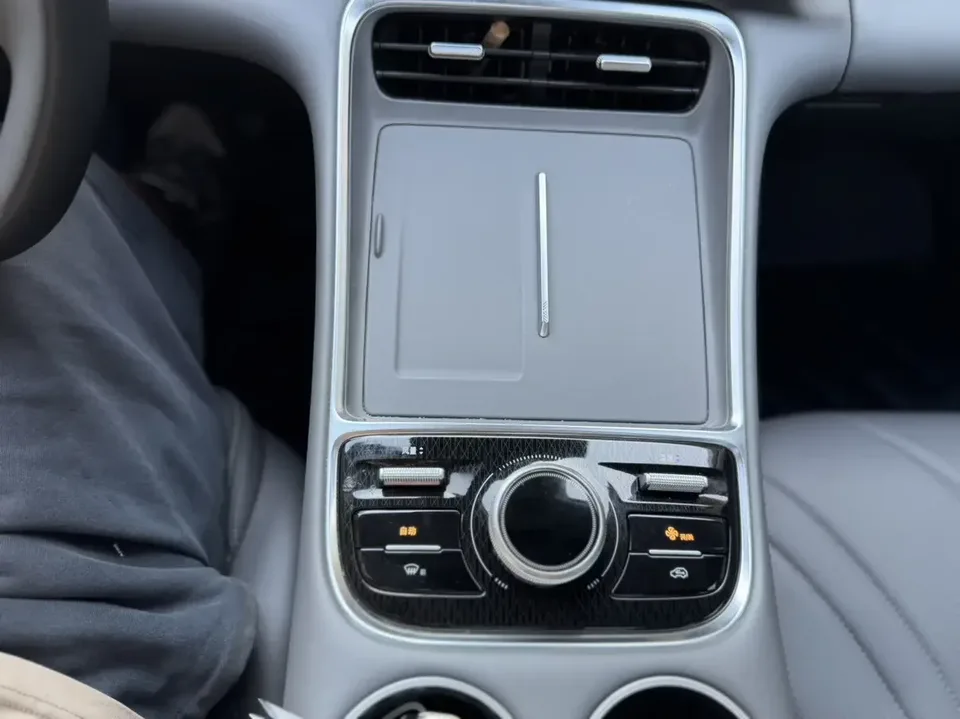 Geely Galaxy L6 Galaxy L6 2025 1.5 EM-i DHT 140KM Starship Edition 2025 — thumbnail 4