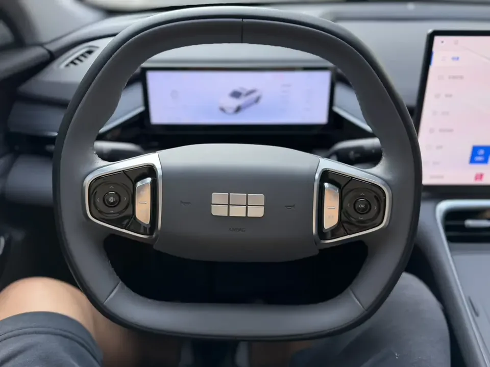 Geely Galaxy L6 Galaxy L6 2025 1.5 EM-i DHT 140KM Starship Edition 2025 — thumbnail 5