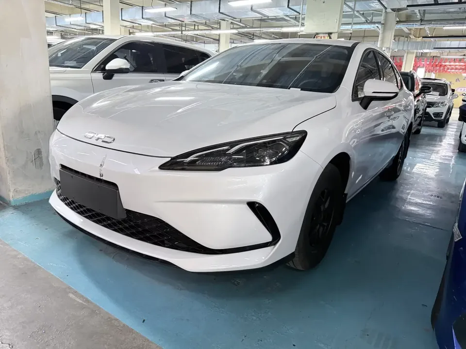 BYD Seal 05DM Seal 05DM 2025 DM-i 55KM Deluxe Smart Driving Edition 2026 — photo 1, buy with delivery to Moscow