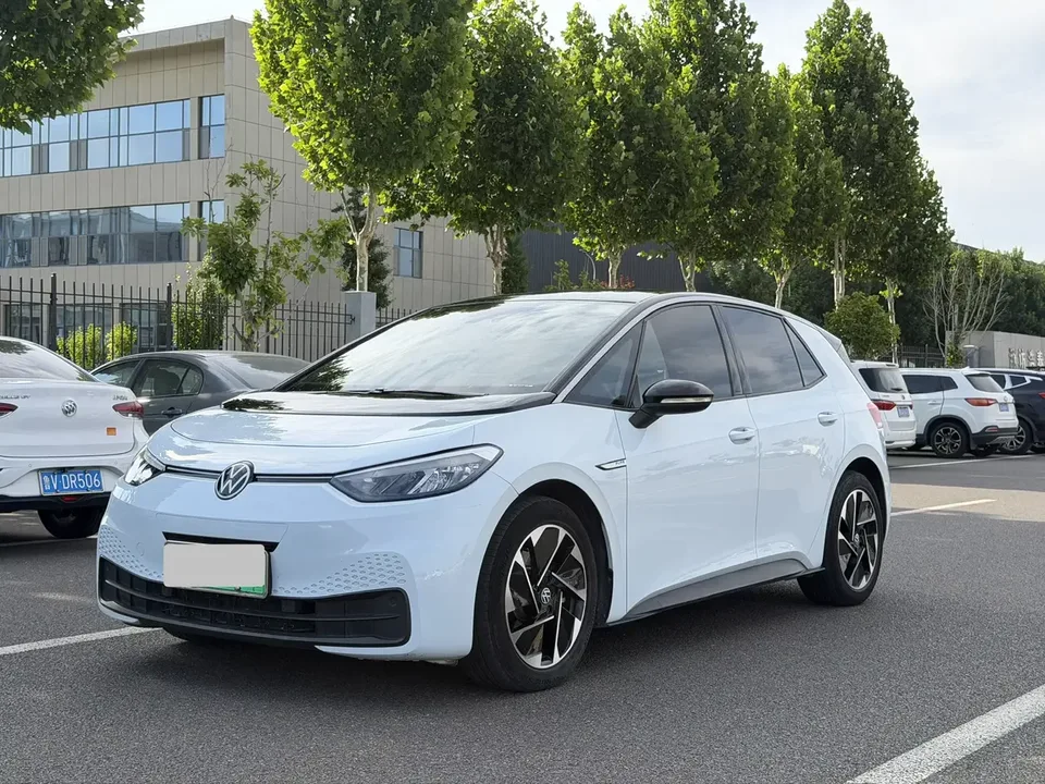 Volkswagen ID.3 Volkswagen ID.3 2023 Pure Smart Edition 2023 — photo 1, buy with delivery to Moscow