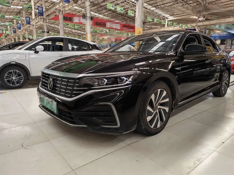 Volkswagen Passat PHEV Passat PHEV 2022 430PHEV Hybrid Luxury Edition 2023 — photo 1, buy with delivery to Moscow