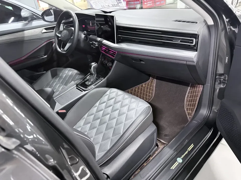 Volkswagen Sagitar Sagitar 2024 300TSI DSG Flying Edition 2024 — thumbnail 4