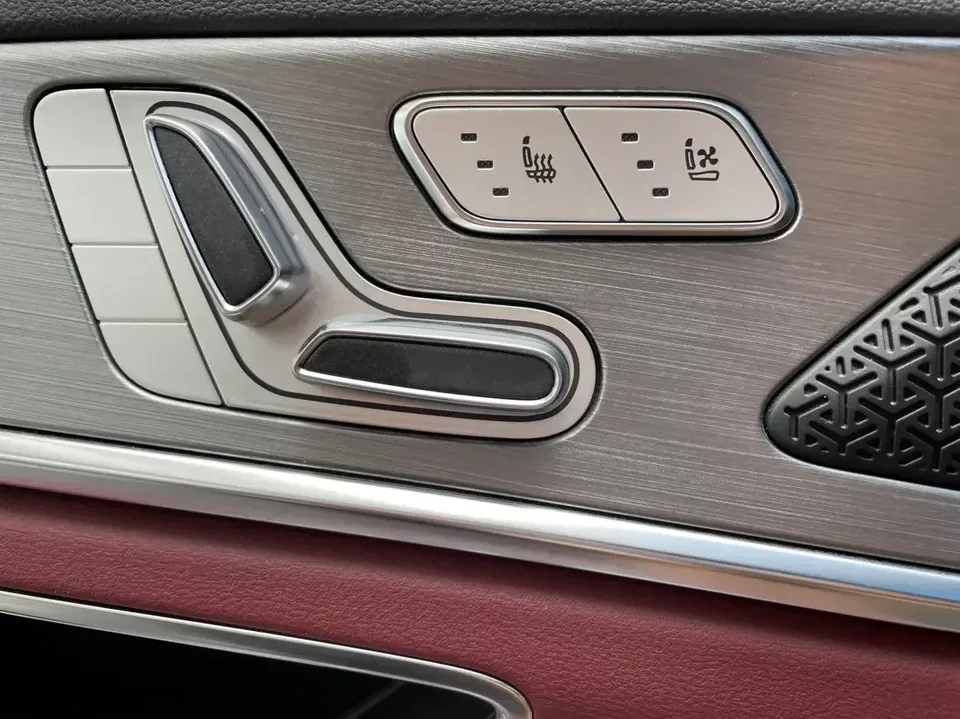 Jetour Jietu X70 PLUS Jietu X70 PLUS 2025 Champion Edition 1.5T DCT Champion MAX+ 7 Seaters 2024 — thumbnail 3