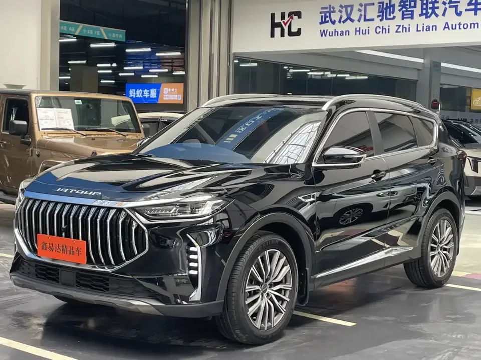 Jetour Jietu X70 PLUS Jietu X70 PLUS 2025 Champion Edition 1.5T DCT Champion MAX+ 7 Seaters 2024 — photo 1, buy with delivery to Moscow