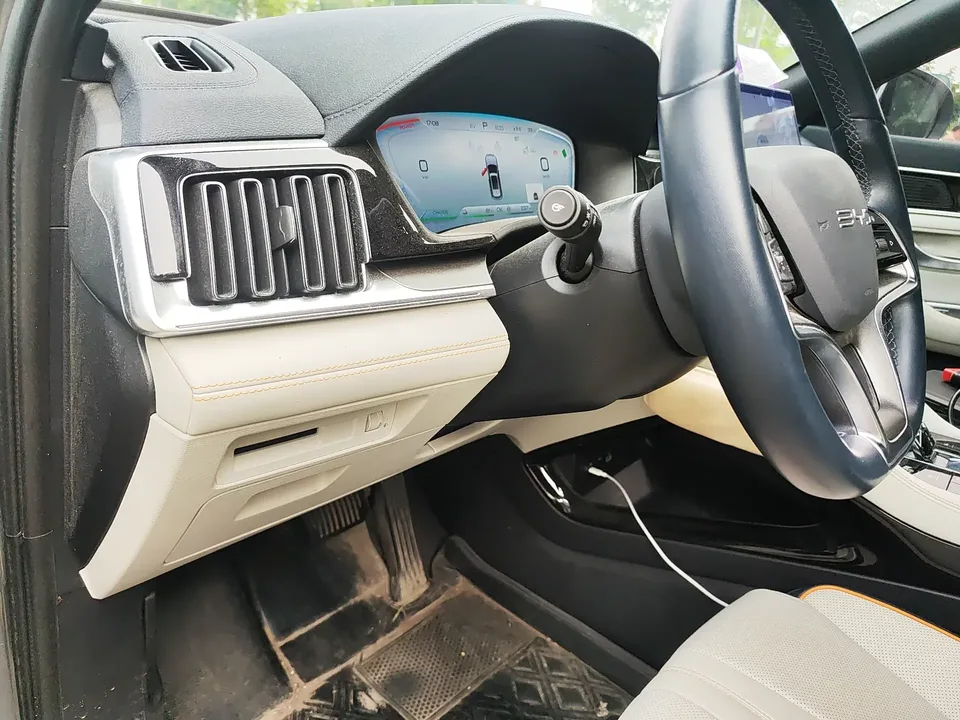 BYD Song PLUS DM Song PLUS DM 2023 DM-i Champion Edition 110KM Flagship PLUS 2023 — миниатюра 4