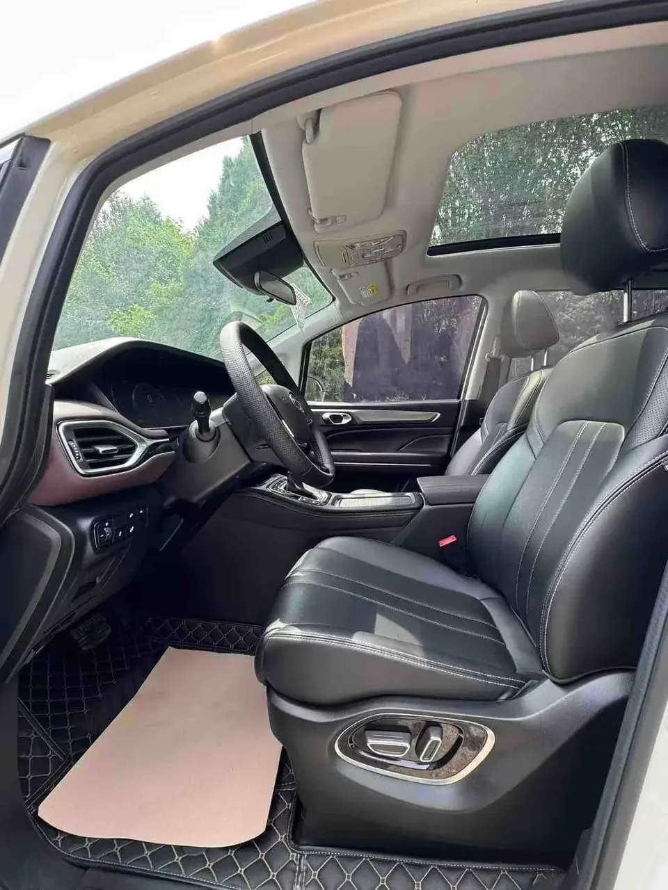 GAC Trumpchi M6 Trumpchi M6 2021 270T Automatic Premium Edition 7 Seaters 2022 — thumbnail 4