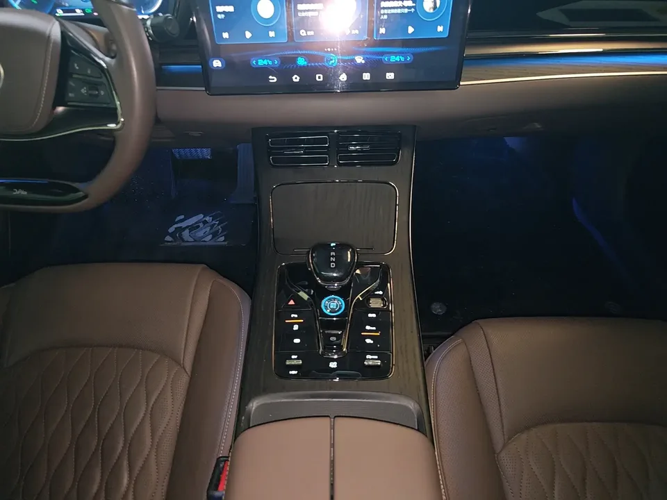 BYD Han DM Chinese DM 2023 DM-i Champion Edition 121KM Premium 2023 — thumbnail 4
