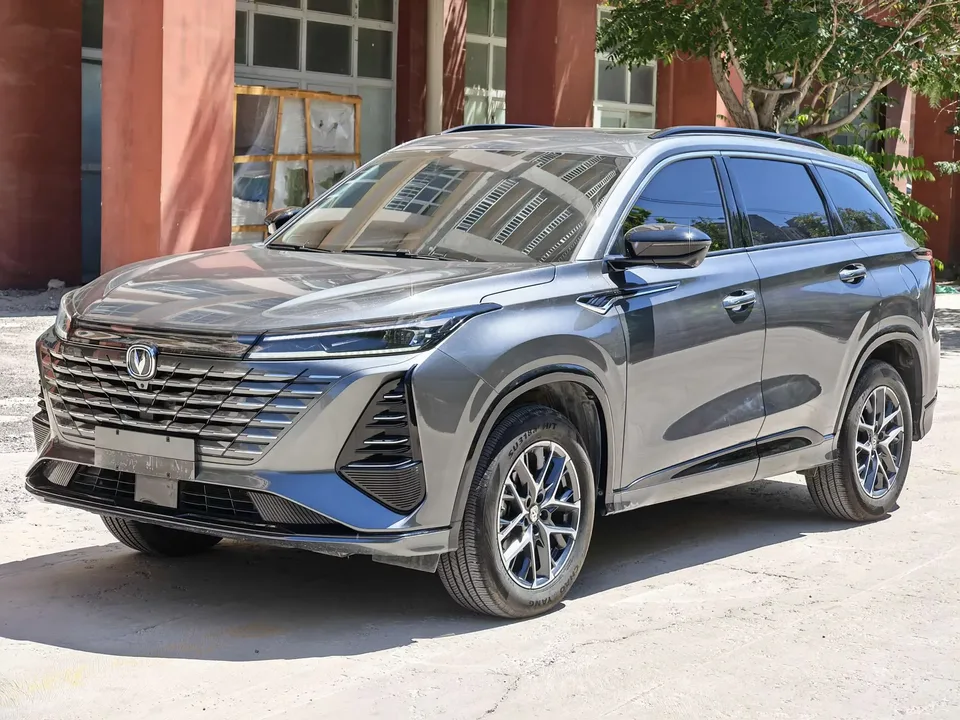 Changan CS75PLUS Changan CS75 PLUS 2024 The third generation champion version 1.5T automatic intelligent driving strong navigation 2024 — photo 1, buy with delivery to Moscow