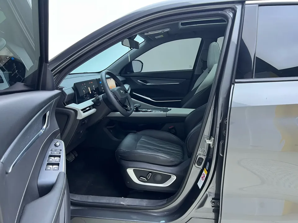 Changan CS75PLUS Changan CS75 PLUS 2024 The third generation champion version 1.5T automatic intelligent driving strong navigation 2024 — thumbnail 5