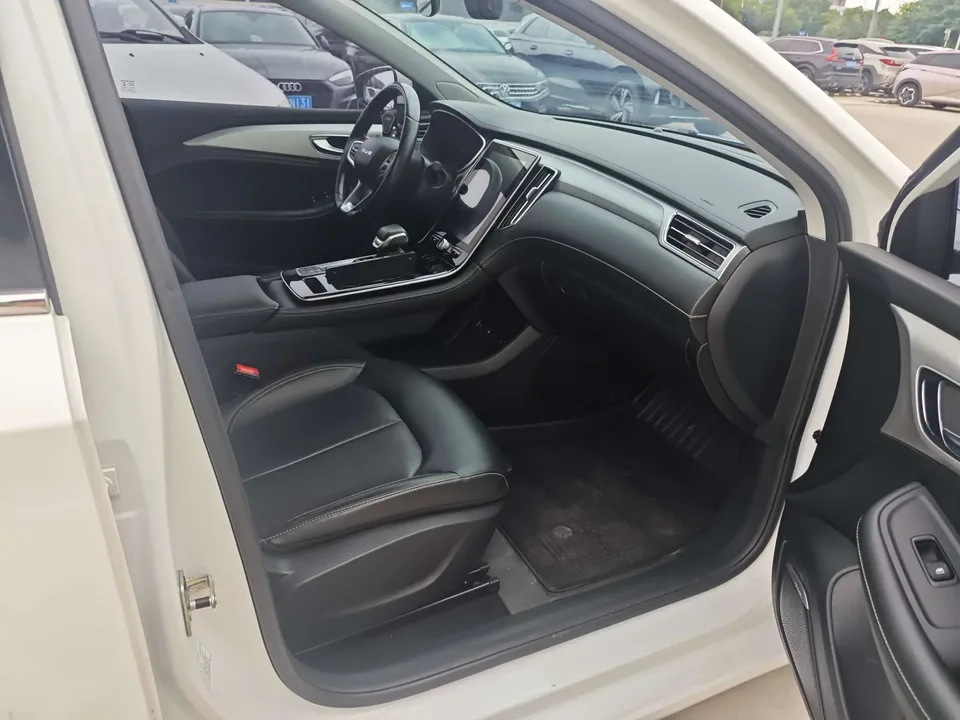 Roewe i6 MAX EV Roewe i6 MAX EV 2022 500 Skydome Special Edition 2023 — thumbnail 3