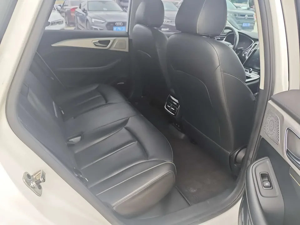 Roewe i6 MAX EV Roewe i6 MAX EV 2022 500 Skydome Special Edition 2023 — thumbnail 4