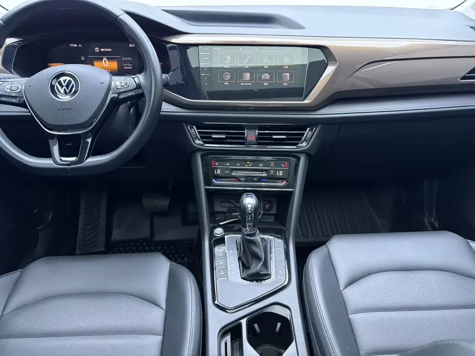 Volkswagen Tharu tuyue 2022 280TSI 2WD Deluxe Edition 2022 — thumbnail 3
