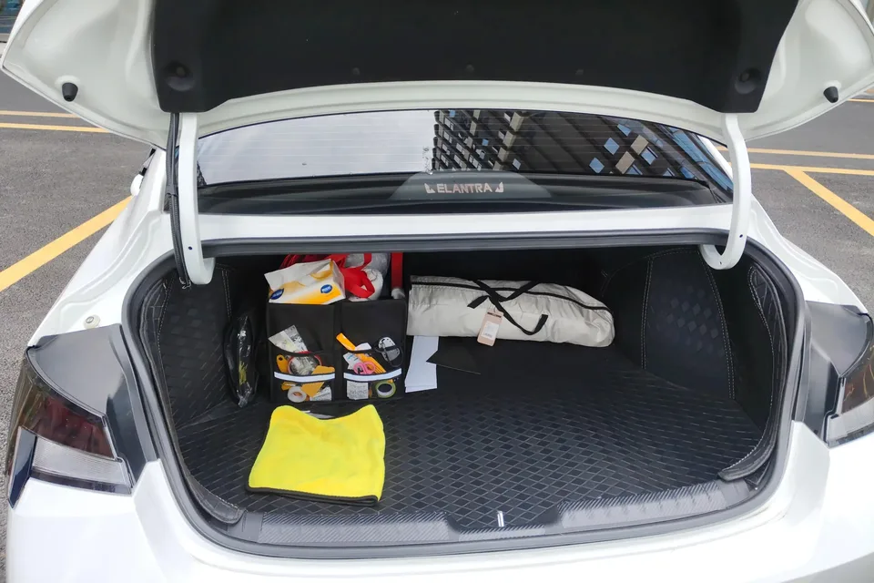 Hyundai Elantra Elantra 2022 1.5L CVT LUX Premium Edition 2023 — миниатюра 5