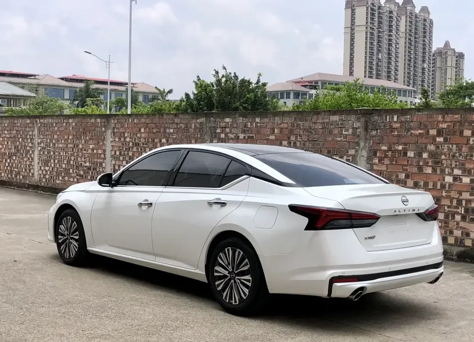 Nissan Altima Sound of nature 2022 2.0L XL-TLS Enjoy Edition 2023 — thumbnail 4