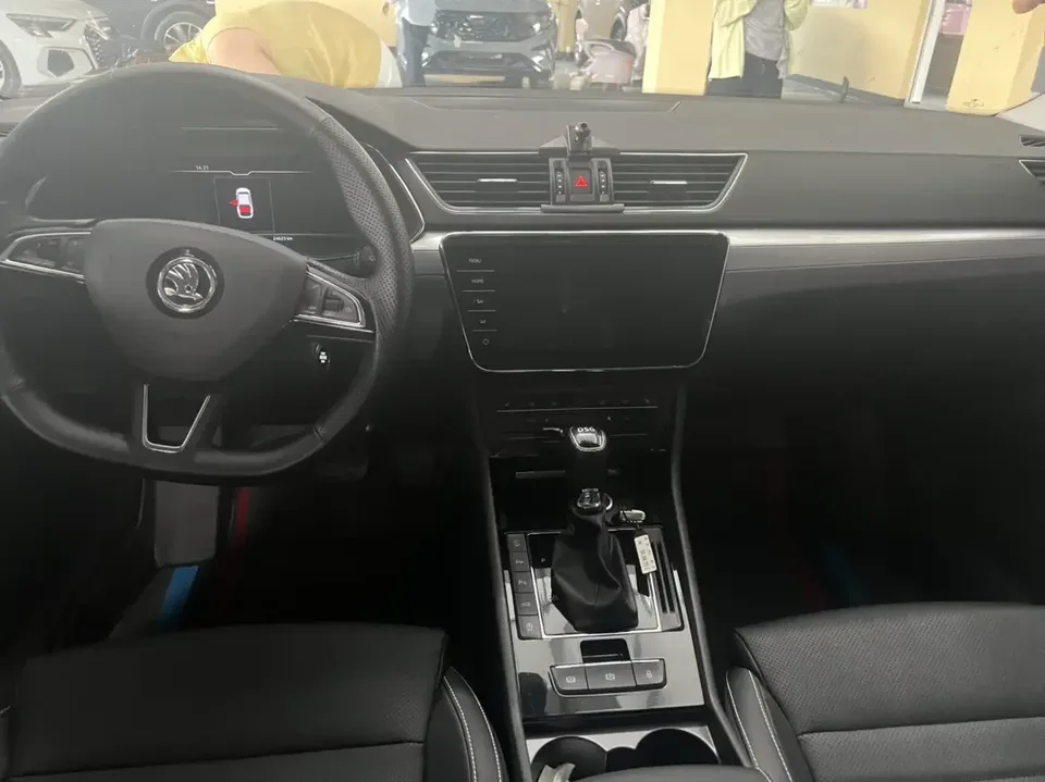 Skoda Superb Speedy 2023 Modified TSI280 DSG Premium Edition 2023 — thumbnail 3