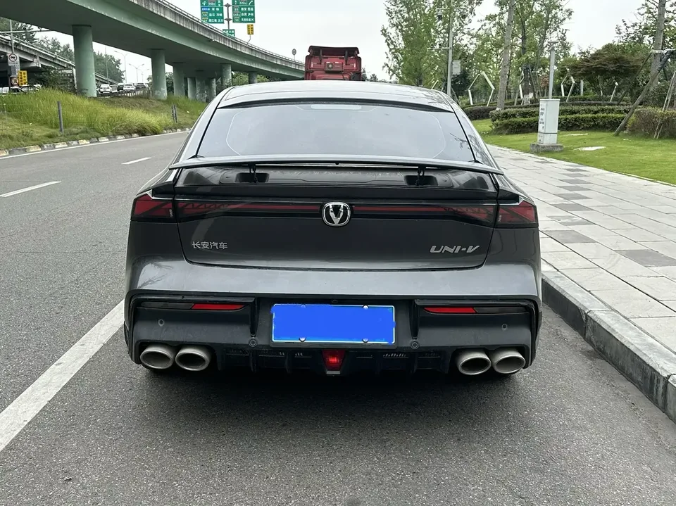 Changan UNI-V Changan UNI-V 2023 1.5T Sports Edition 2023 — thumbnail 2