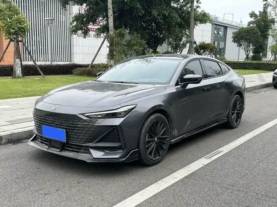 Changan UNI-V Changan UNI-V 2023 1.5T Sports Edition 2023 — photo 1, buy with delivery to Moscow