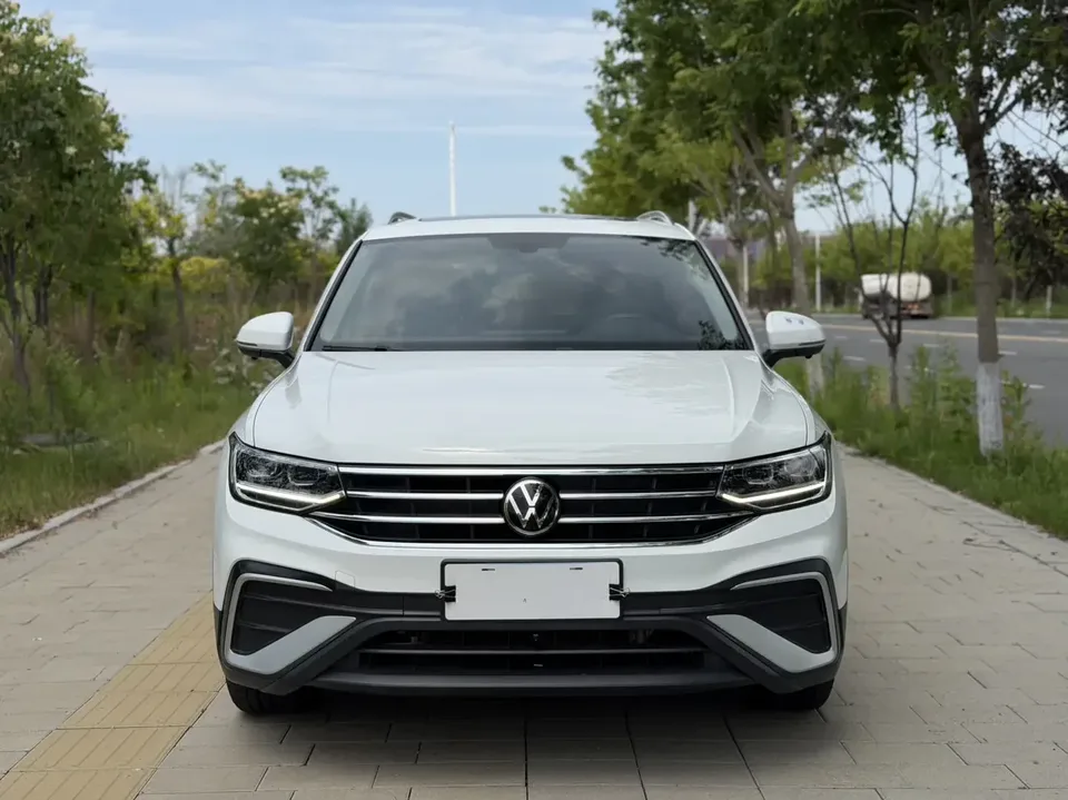 Volkswagen Tiguan L Tiguan L 2023 280TSI Limited Edition 2023 — photo 1, buy with delivery to Moscow