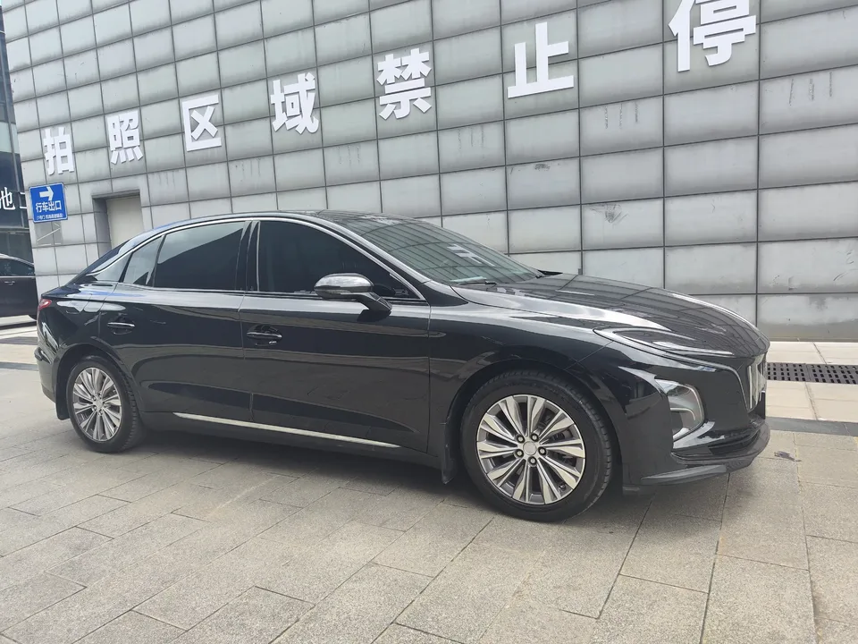 Hongqi E-QM5 Hongqi E-QM5 2024 450km travel version 100kW 2025 — thumbnail 2