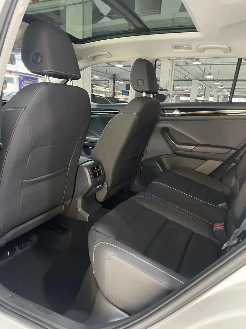 Volkswagen T-Roc TANG 2022 280TSI DSG 2WD Comfort PLUS 2023 — thumbnail 3