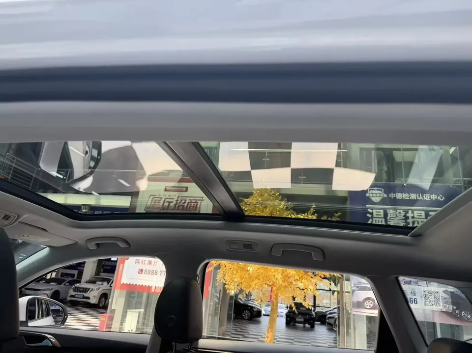 Volkswagen Tharu tuyue 2022 280TSI 2WD Deluxe Edition 2022 — thumbnail 3