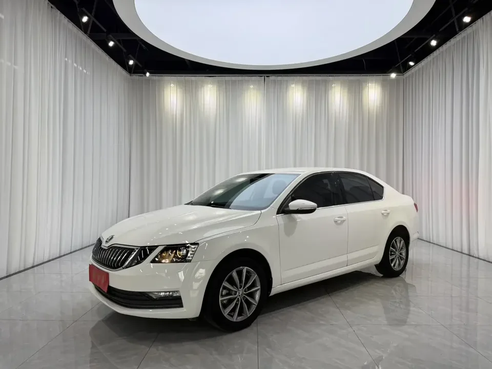 Skoda Octavia Octavia 2022 1.5L Automatic Comfort Edition 2022 — photo 1, buy with delivery to Moscow