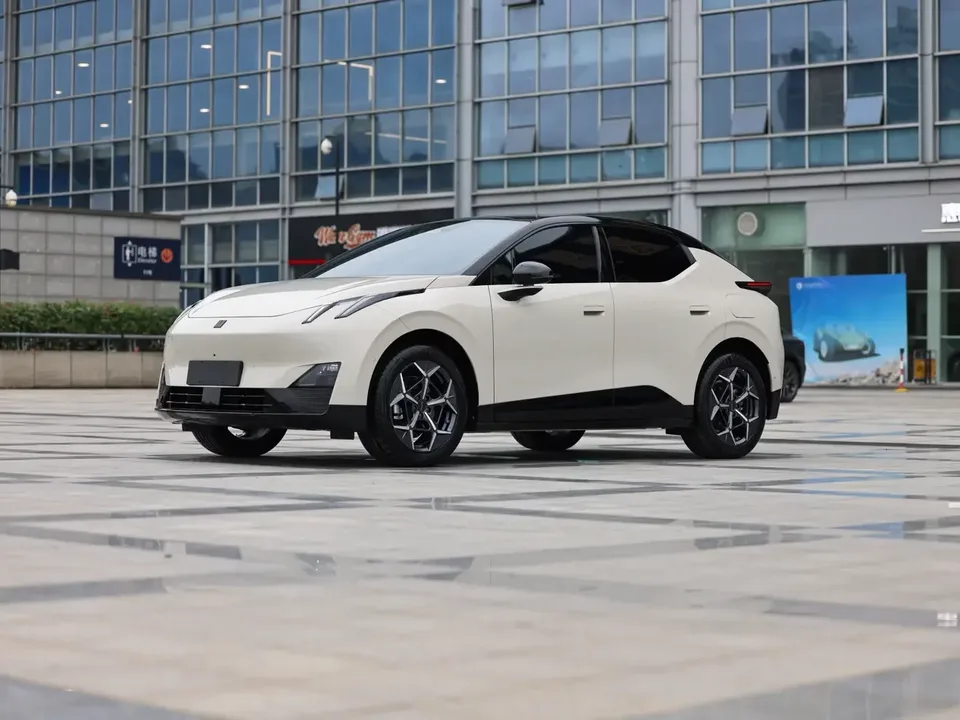Lynk & Co Z20 Lynk & Co Z20 2025 530km rear-wheel drive Max 2025 — photo 1, buy with delivery to Moscow
