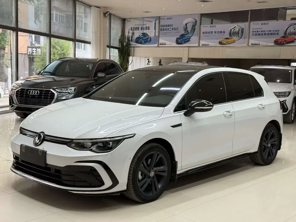 Volkswagen Golf golf 2021 280TSI DSG R-Line Lite 2023 — фото 1, купить с доставкой в Москву