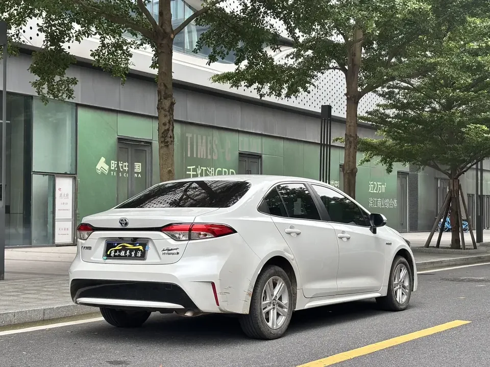 Toyota Levin Lei Ling 2023 Hybrid 1.8L Deluxe Edition 2023 — миниатюра 2