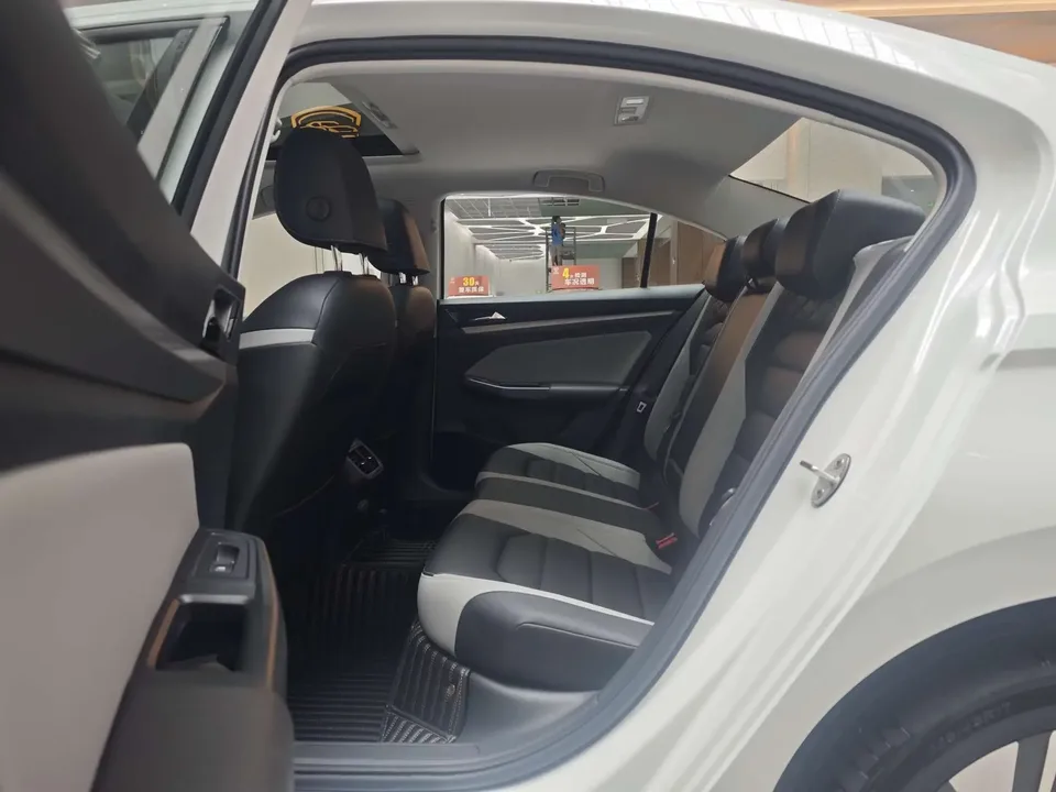 Volkswagen Bora Bora 2024 300TSI DSG Premium Edition 2024 — thumbnail 4