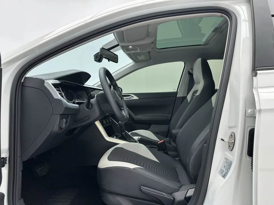 Volkswagen Polo Polo 2021 Plus 1.5L Automatic Colorful Technology Edition 2022 — thumbnail 4