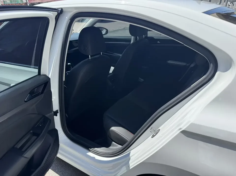 Volkswagen Bora Bora 2021 1.5L Automatic Elite Smart Link Edition 2022 — thumbnail 4