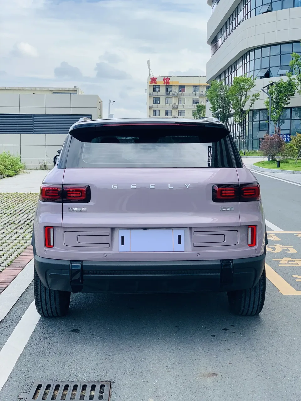 Geely ICON Geely ICON 2025 1.5TD Chocolate Edition 2025 — thumbnail 2