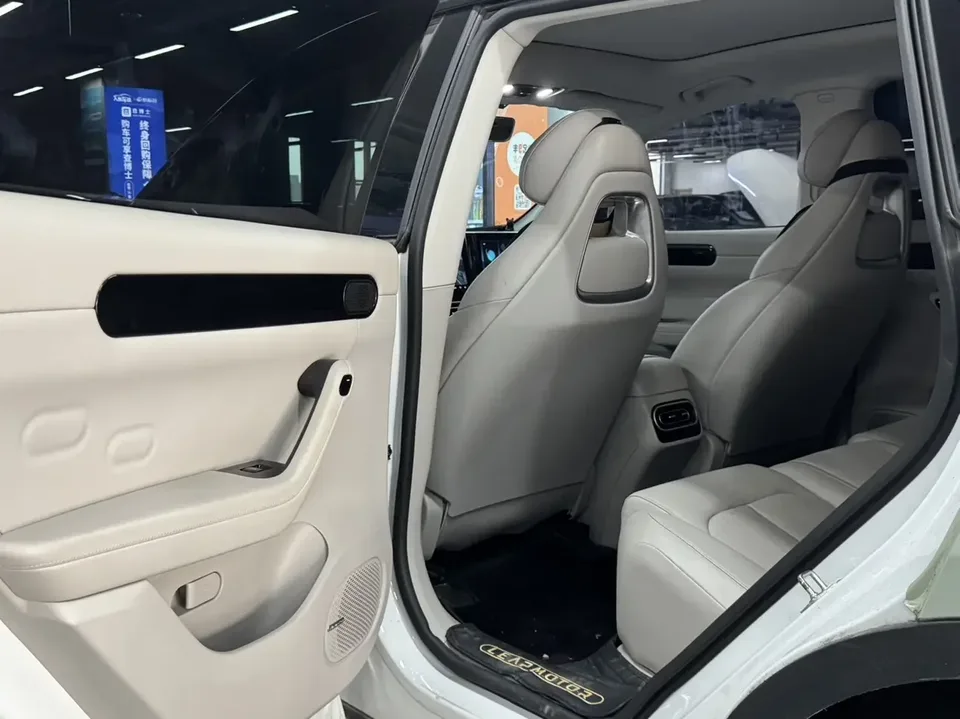 Leapmotor Zero running C11 Zero running C11 2023 Extended Range 180 Comfort Edition 2023 — миниатюра 5