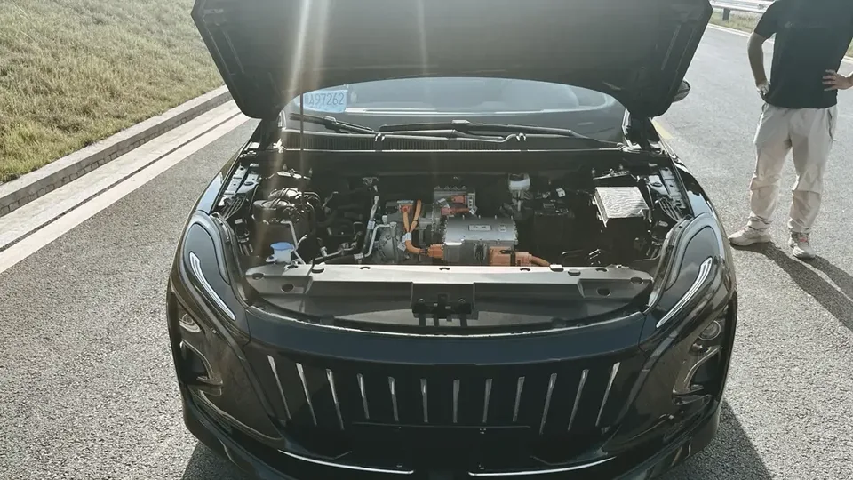 Hongqi E-QM5 Hongqi E-QM5 2022 Charging 431km LeXiang Edition 5-seater 2022 — thumbnail 3