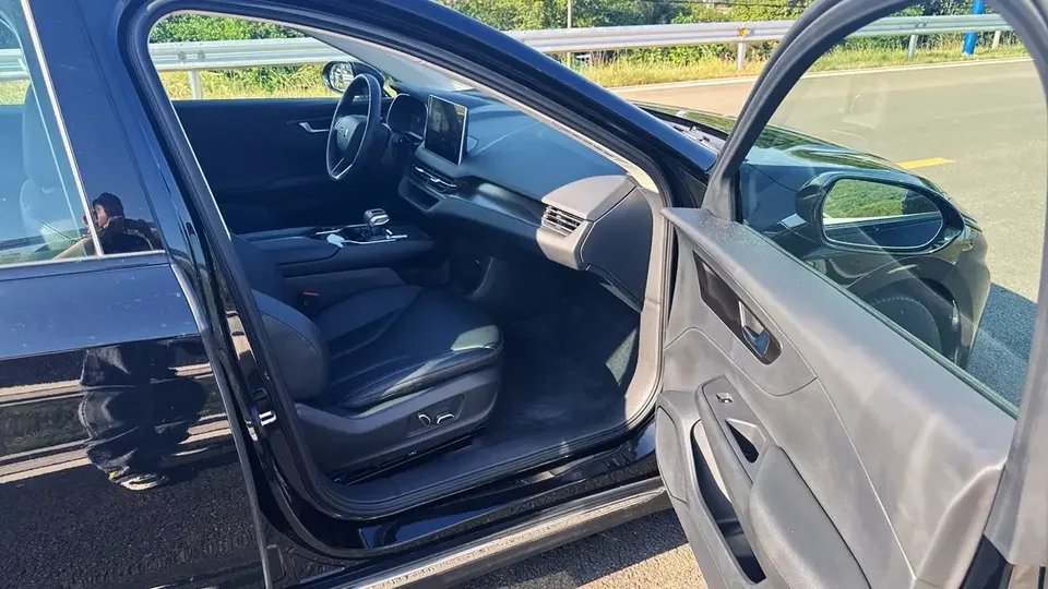 Hongqi E-QM5 Hongqi E-QM5 2022 Charging 431km LeXiang Edition 5-seater 2022 — thumbnail 4
