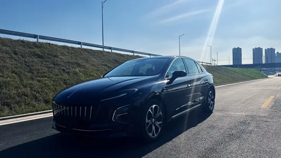 Hongqi E-QM5 Hongqi E-QM5 2022 Charging 431km LeXiang Edition 5-seater 2022 — photo 1, buy with delivery to Moscow